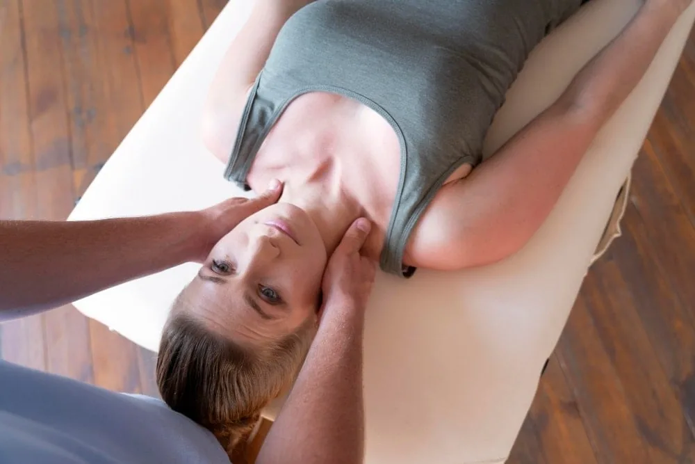 Chiropractor evaluating the neck and spine of a patient in Tampa