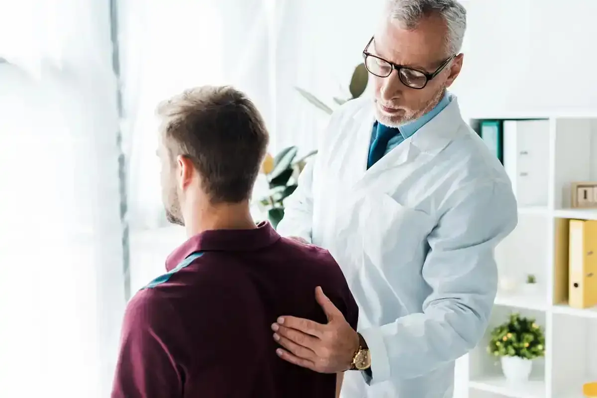 Chiropractor at Palm Wellness Center in Tampa